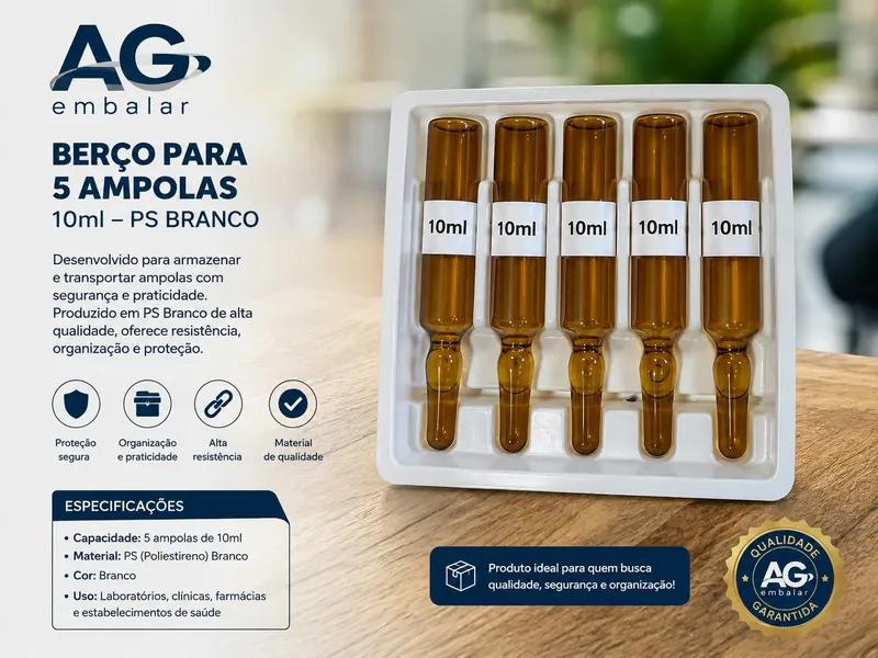 Arte de divulgação da AG Embalar: berço quadrado de PS branco com cinco ampolas âmbar de 10 mL deitadas em cavidades individuais, sobre bancada de madeira. O texto lista capacidade de cinco ampolas de 10 mL e uso em laboratórios, clínicas e farmácias.